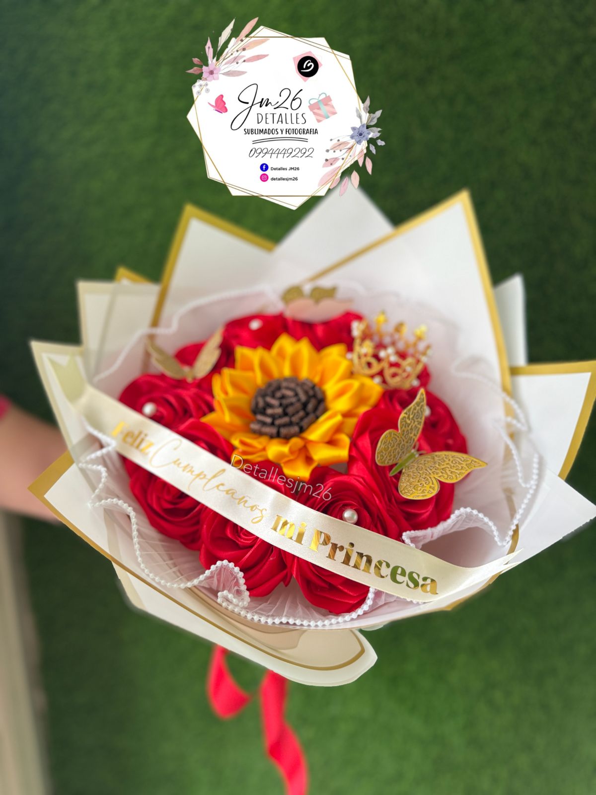 Rosas eternas y girasol 🌹🌻
